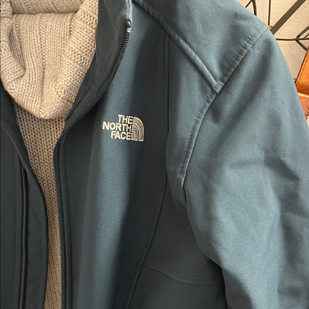 Women’s Beautiful Teal North Face Jacket View 2